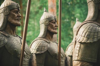 Doğal bir parktaki bir peri masalından 33 kahraman