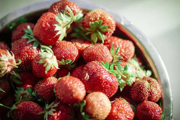 Rojo Jugoso Deliciosas Bayas Fresa Tazón Vitaminas — Foto de Stock