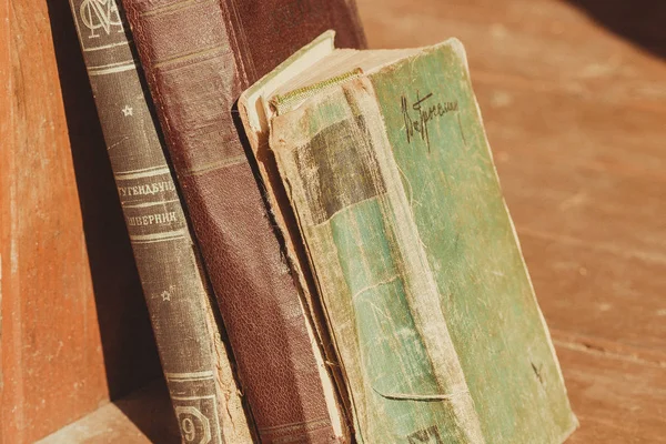 Antiguos Libros Retro Históricos Antiguos Sobre Mesa Mirador —  Fotos de Stock