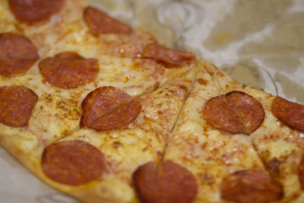 Kerek Étvágygerjesztő Ízletes Kiadós Olasz Pizza Sonkával Zöldségekkel — Stock Fotó