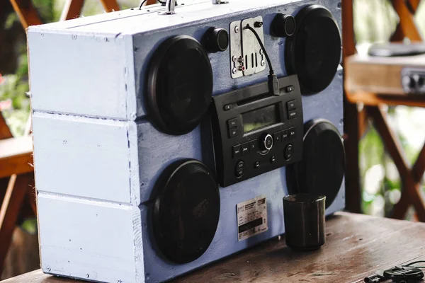 Stare Retro Taśmy Magnetofon Drewnianej Walizce Wykonane Własnymi Rękami — Zdjęcie stockowe