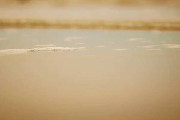 Fale Ciepłego Morza Południowochińskiego Uderzające Pustynny Brzeg — Zdjęcie stockowe