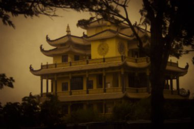 Vietnam'da Asya'da Budist tapınağı dini kompleksinde güzel pagoda