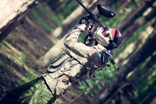 Joven Soldado Las Fuerzas Especiales Camuflado Una Misión Combate Bosque — Foto de Stock