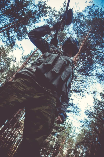 Молодой Солдат Спецназа Камуфляже Боевой Миссии Лесу — стоковое фото