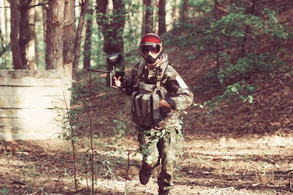 Joven Soldado Las Fuerzas Especiales Camuflado Una Misión Combate Bosque — Foto de Stock