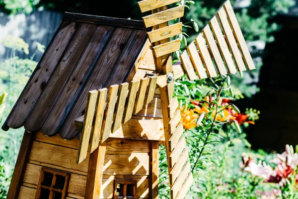 Gammal Liten Vintage Antik Träkvarn Sommarträdgården — Stockfoto