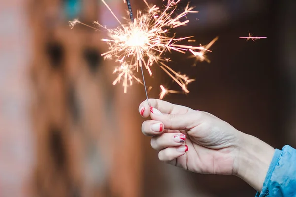 Faíscas Férias Sparkler Ardente Uma Festa — Fotografia de Stock