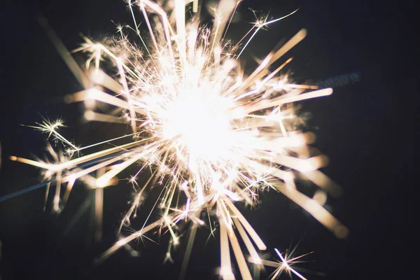 Faíscas Férias Sparkler Ardente Uma Festa — Fotografia de Stock