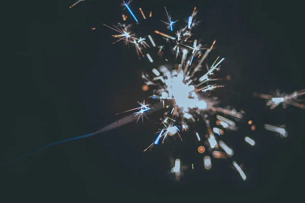 Faíscas Férias Sparkler Ardente Uma Festa — Fotografia de Stock