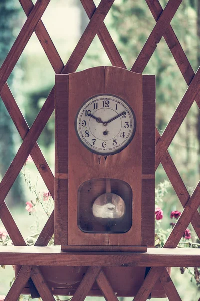 Oude Antieke Russische Houten Retro Klok Met Een Gevecht — Stockfoto