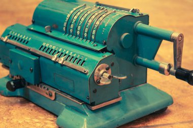 Eski Sovyet metal mekanik hesap makinesi sayma makinesi