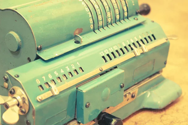 Eski Sovyet metal mekanik hesap makinesi sayma makinesi