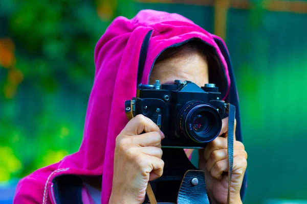 Girl Photographer Old Soviet Retro Camera — Stock Photo, Image