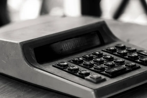 アカウントのための古いヴィンテージソ連の電子レトロ計算機 — ストック写真