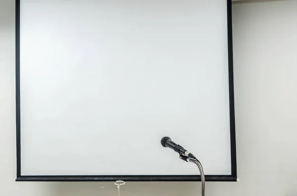 Микрофон Экраном Проектора Презентаций Встреч — стоковое фото