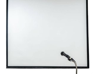 Sunum ve toplantılarınız için mikrofon ile projektör perde. Karakter girebilirsiniz.