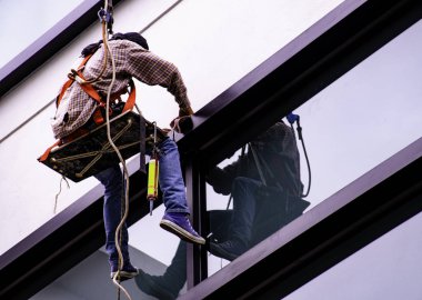 Yüksek bina dış temizlik.