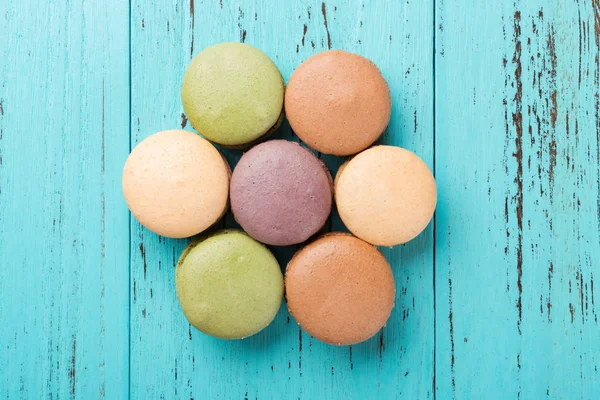 Vista Dall Alto Studio Sparare Macaron Colorati Forma Fiore Sfondo — Foto Stock