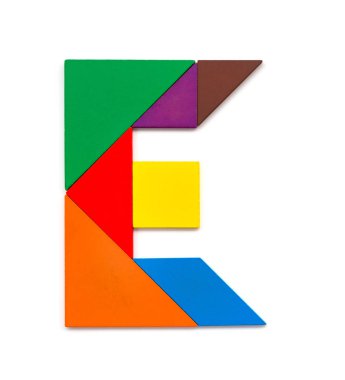 beyaz zemin üzerinde bir mektup E şeklinde tangram