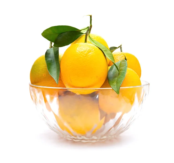 Čerstvé Pomeranče Přídi Skla Bílém Pozadí — Stock fotografie