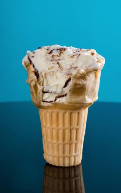 dondurma külahı bazı alıntılar ile mavi bir arka plan üzerinde