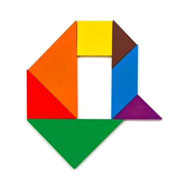 beyaz zemin üzerinde bir harf Q şeklinde tangram