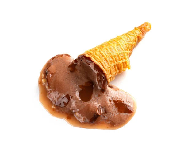 Top View Chocolate Sabor Sorvete Cone Derretido Fundo Branco — Fotografia de Stock