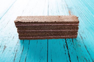 vanilya aroması gofret bloklar üzerinde mavi arka plan