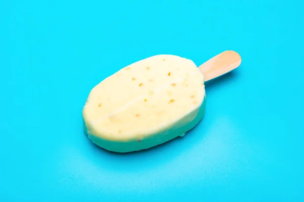 White Popsicle Blue Background — Stock Photo, Image