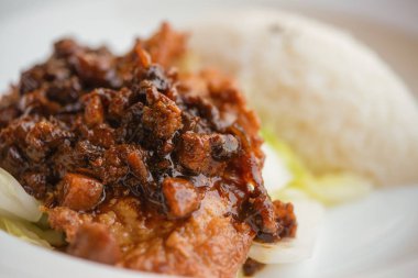 domuz eti pilav ile seçici odak