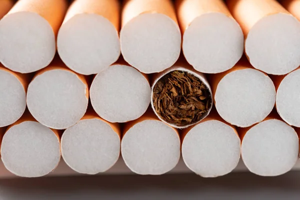 Πλήρες Πλαίσιο Τσιγάρων Γκρίζο Φόντο Κοντινό Πλάνο — Φωτογραφία Αρχείου