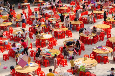 Zhongshan Guangdong Çin-Eylül 15, Çin Mid Sonbahar Festivali Zhongshan, Guangdong,China.Sep 23 fener yapım 2018:people Mid Sonbahar Festivali için 2018 olduğunu.