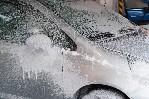 Laver Une Voiture Avec Liquide Savonneux — Photo