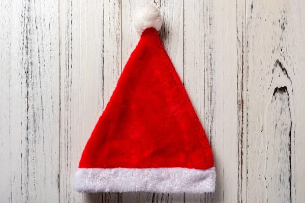 Sombrero Santa Claus Rojo Sobre Fondo Madera Blanca — Foto de Stock