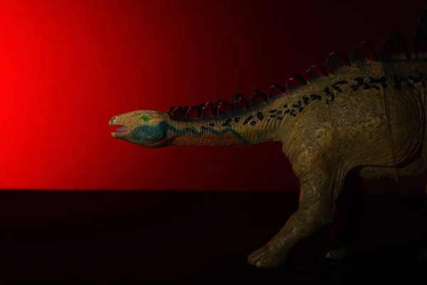 Huayangosaurus Con Foco Cabeza Luz Roja Fondo Sin Logotipo Marca —  Fotos de Stock