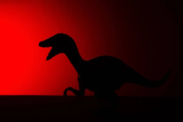 Sombra Deinonychus Con Luz Roja Oscuridad — Foto de Stock