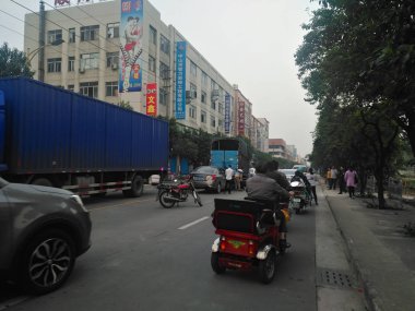 Zhongshan Guangdong Çin-Ekim 23 2018:traffic kaza yolda.