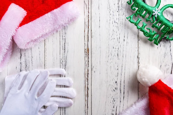 Santa Clause Oblečení Brýle Bílém Pozadí Dřeva Kopií Prostor — Stock fotografie