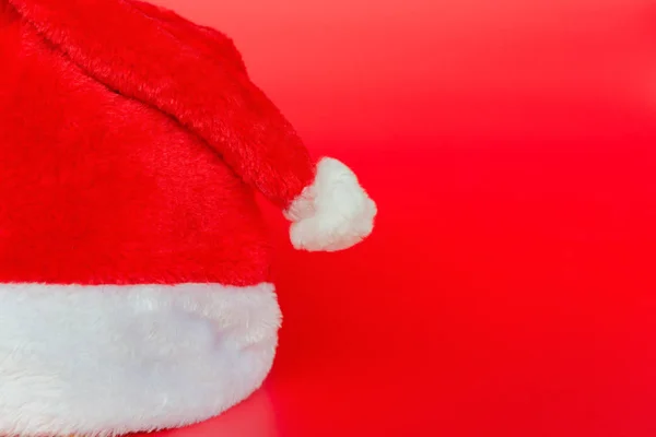 Sombrero Santa Claus Sobre Fondo Rojo — Foto de Stock