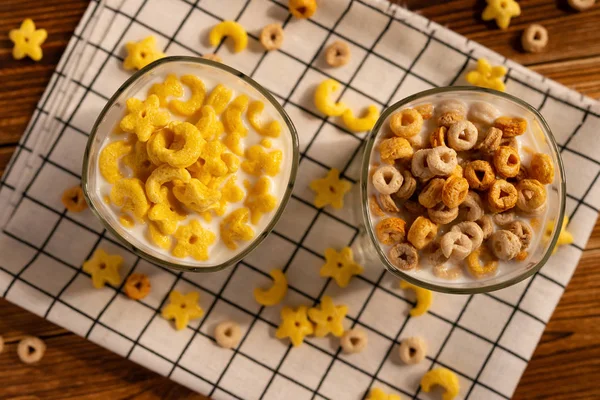 Top View Two Cups Milk Cereal Rings Sunny Morning Healthy — Stock Photo, Image