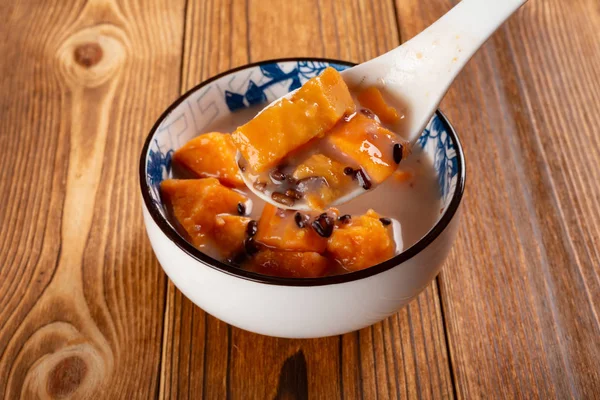 Chinese Siroop Van Zoete Aardappel Paarse Rijst Met Lelie Bollen — Stockfoto