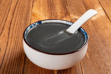 yan görünümü yay, siyah susam yapıştırın