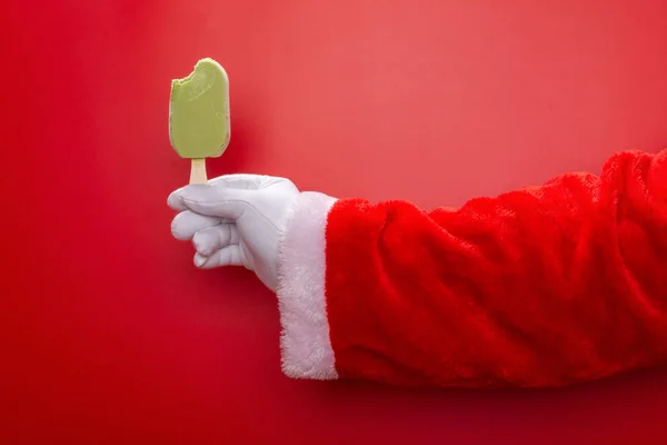 Santa Claus Sosteniendo Una Paleta Frijol Verde Con Bocado Delante — Foto de Stock
