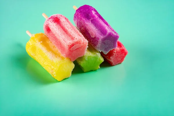 Multi Color Popsicles Line Green Background Copy Space — Stock Photo, Image