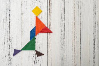 hızlı yürüyen kız gibi şeklinde ahşap tangram
