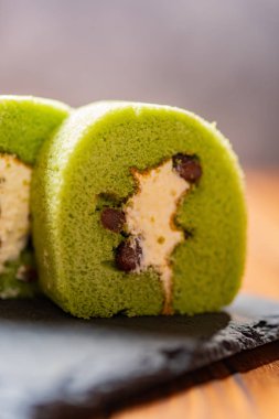 yeşil çay ve Mung fasulye yapılmış tatlı rulo