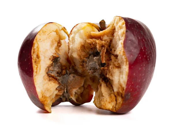 白い背景に腐ったコアを持つリンゴをオーバーリプ — ストック写真