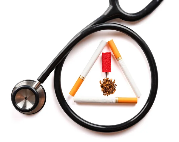 Sigaret Firecracker Tabak Gevormd Als Een Waarschuwingsbord Omringd Door Stethoscoop — Stockfoto