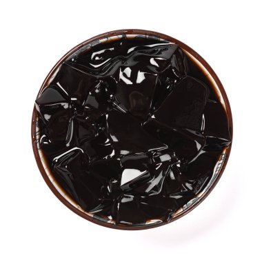 beyaz kırpma yolu üzerinde Meyan kökü siyah jöle üst görünüm kase